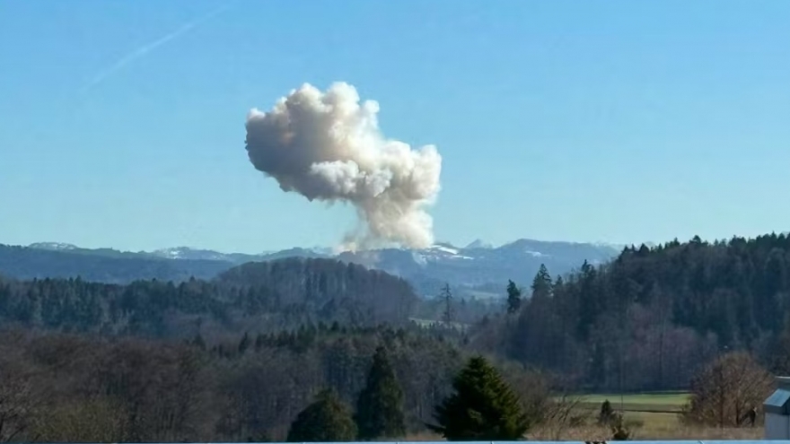 Nổ lớn tại Thụy Sĩ khiến 2 người bị thương và nhiều tòa nhà hư hại nặng